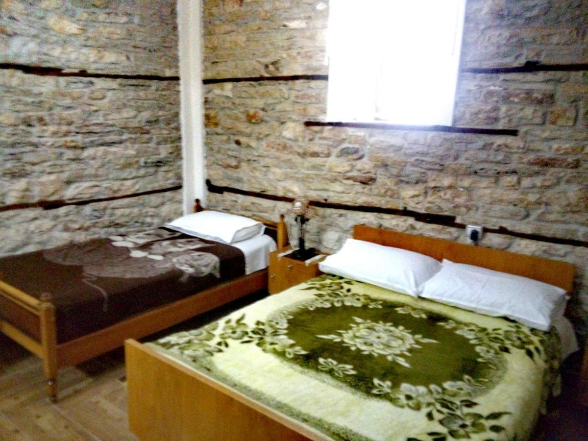 Ruols Guesthouse Gjirokaster Exterior photo
