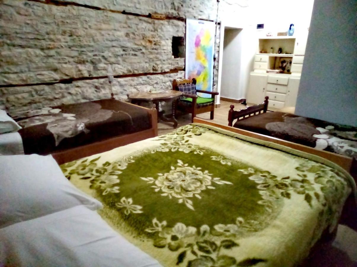 Ruols Guesthouse Gjirokaster Exterior photo